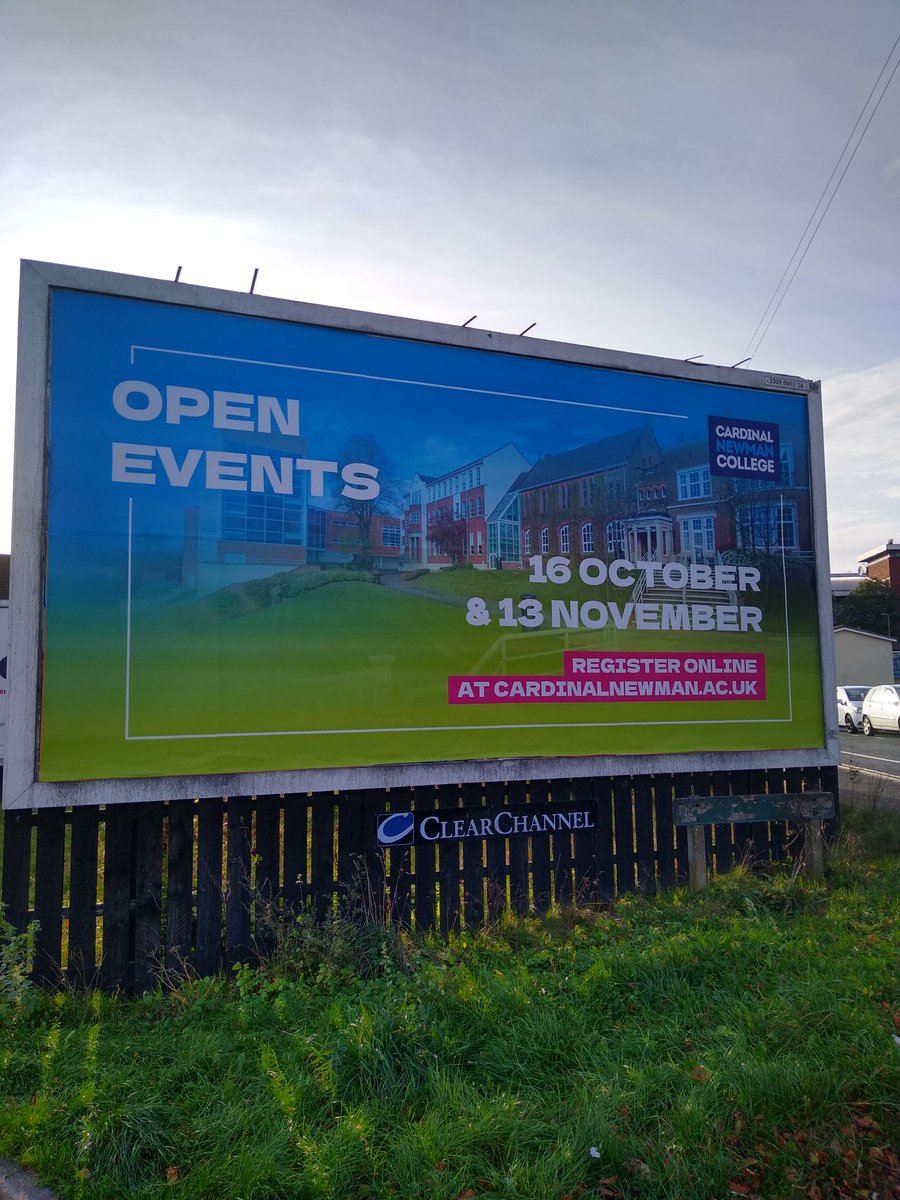 E4CodingNewbies's tweet image. The good thing about this poster is the nice colour scheme and that it&apos;s so close to the main road @Newman_College