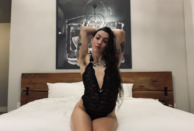 Can&rsquo;t have a peach without a pit 😘🍑 https://t.co/q18B5d2p66