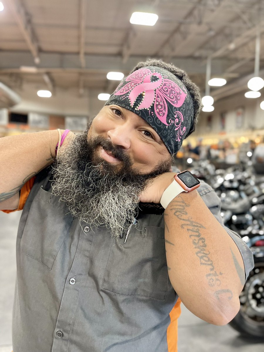 StingerHarley's tweet photo. There are only a few days of Breast Cancer Awareness Month left.
Grab your FREE breast cancer headband when you spend $125 in Motorclothes through the end of October. 💕
*While supplies last. Cannot be combined with any other offers. See dealer for details. Offer valid thru 10/30 https://t.co/FPzyjKxeOG