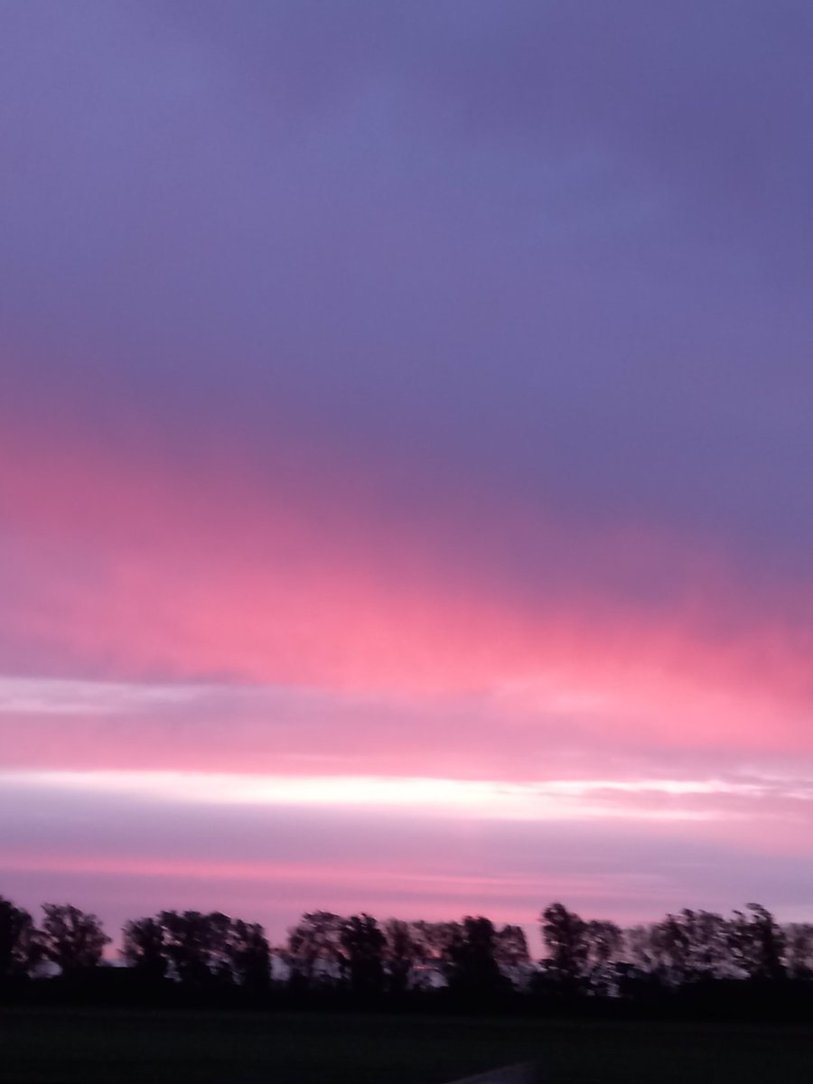 #fenlandskies <a href="/ChrisPage90/">Chris Page - Weatherman</a> #sunrise @fenscene #fenscene