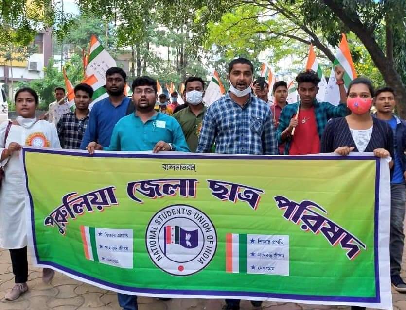 subharautwb's tweet photo. আজকে পুরুলিয়া জেলা ছাত্র পরিষদ এর পক্ষ থেকে "বিজয়া সম্মেলন" এর কিছু মুহূর্ত!
@NSUIWestBengal 
@SouravProsad1 
@NepalMahata_INC 
@RoshanLalBittu 
@nsui https://t.co/lAl2RozT9o