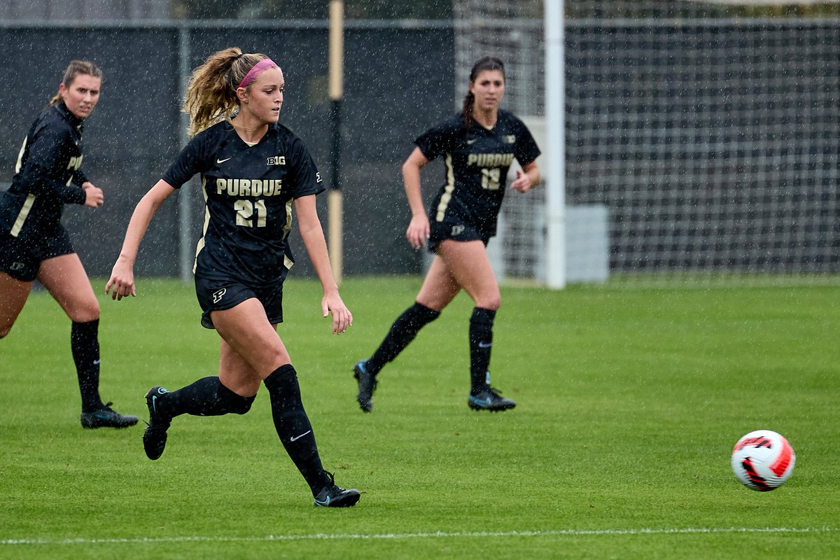 PurdueSoccer's tweet photo. Shoutout to Marisa Bova and the Boilermaker defense! They have back-to-back shutouts and 3 clean sheets in 4 games heading into the postseason. 😤

#BoilerUp 🚂⚽️ https://t.co/gjvA93LYZB