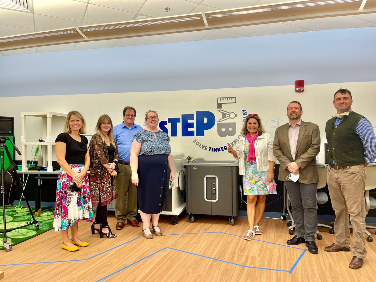 discoveryjax's tweet photo. Yesterday, UNF team met with our Head of School, Petra Obritzberger, to reflect on past collaborations, talk about continued teacher education opportunities, and discuss more future opportunities. Furthermore, their Maker Space "STEP Lab" invites our studeand students to explore! https://t.co/NuGQt9MFGj