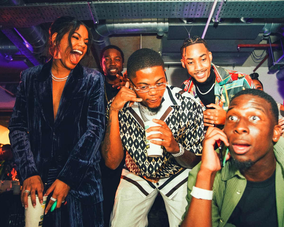 WrayAndNephewUK's tweet photo. If yuh waan buil' ah vibes, and have a good time! 🥳
Who yuh gonna call? 📞
#UncleWray
#DuppyBusters 🚫👻
#LeonBailey #WrayAndNephew https://t.co/DxumHsQbcQ