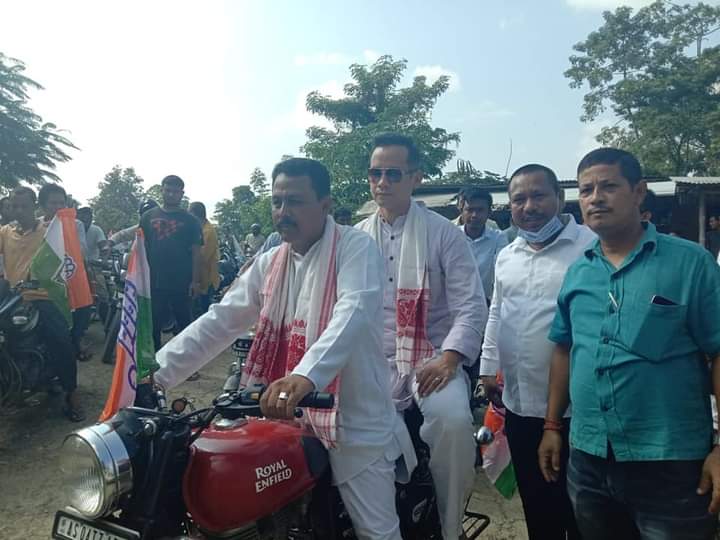 AshaudOfficial's tweet photo. Dy leader of @INCIndia in Lok Sabha Shri @GauravGogoiAsm addressed public in by election campaign meeting in favour of @INCIndia candidate Shri Manoranjan Konwar at Thowra today. https://t.co/UxQRHJNWbk