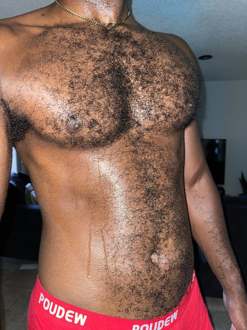 Am I the only one that&rsquo;s wayyyy too horny after a workout? 🥵 https://t.co/fii59zlQVR