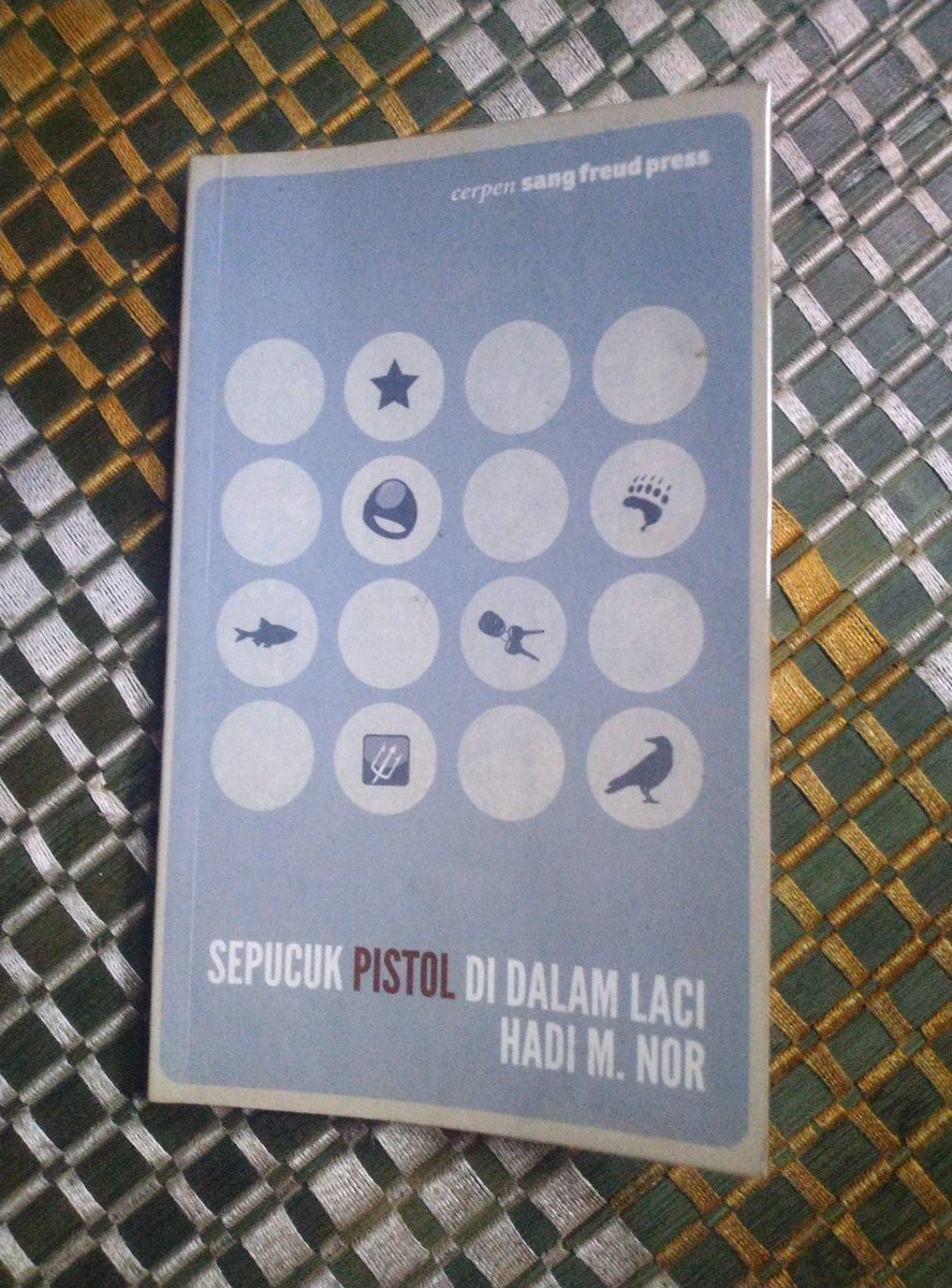 Walaupun baru separuh dibaca, aku boleh kata buku <a href="/hadimnor/">Hadi M. Nor</a> amatlah sesuai untuk ceriakan hari-harimu yang suram sepertinya mentari enggan lagi mahu terbit🤣. 

Nota kaki: Anda mestilah seorang yang mudah terhibur✨