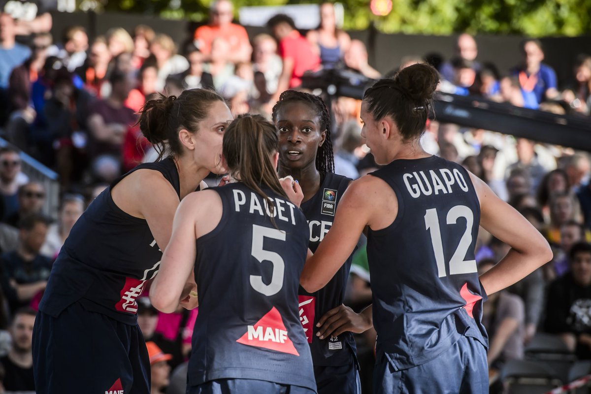 3x3ffbb's tweet photo. 🇫🇷 Il y a 3 mois l'Équipe de France féminine disputait les premiers @jeuxolympiques de l'histoire du #3x3. Il nous reste un maillot @Jumpman23 dédicacé par les joueuses et on vous le fait gagner :
1️⃣ Follow @3x3ffbb
2️⃣ RT ce tweet

🔚 Fin du #concours lundi 1er novembre à 23h59. https://t.co/2il3PWRZnP