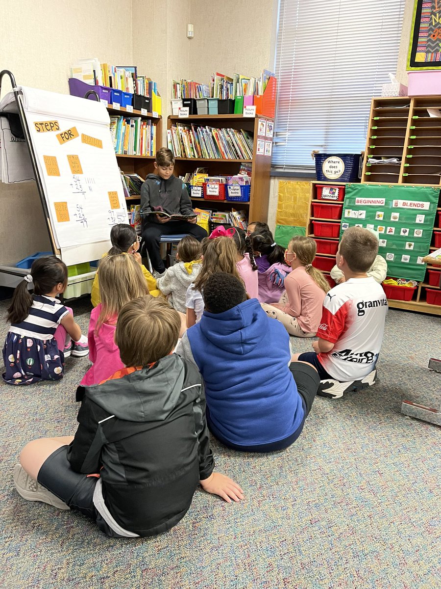 WardenRobinE's tweet photo. I love when former students come and read!  We loved the story!! 🐶 @ChristineBodin5 #myMISD  #minshewcolts https://t.co/voIBbp705t