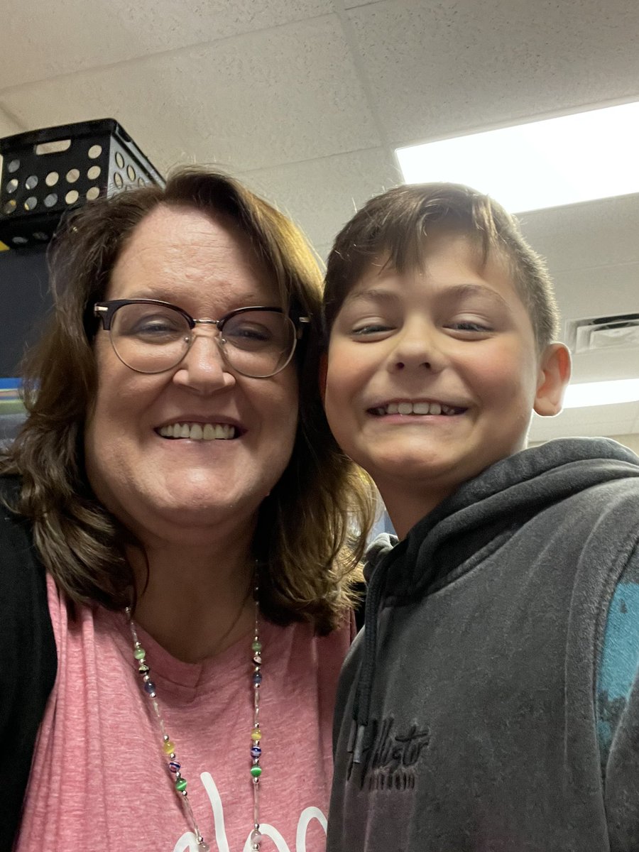 WardenRobinE's tweet photo. I love when former students come and read!  We loved the story!! 🐶 @ChristineBodin5 #myMISD  #minshewcolts https://t.co/voIBbp705t