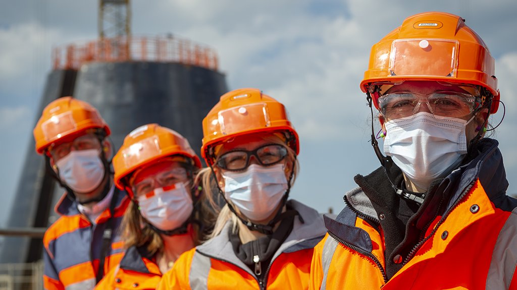Bouygues_C's tweet photo. [ ⚡ Semaine spéciale #énergie] Les équipes de notre filiale Bouygues Travaux Publics réalise, en partenariat avec @SAIPEM_KSA et @BoskalisNL, les fondations des 71 éoliennes du futur parc @EolienMerFecamp pour @EDF_RE 👇 https://t.co/IYDi3ftLcM