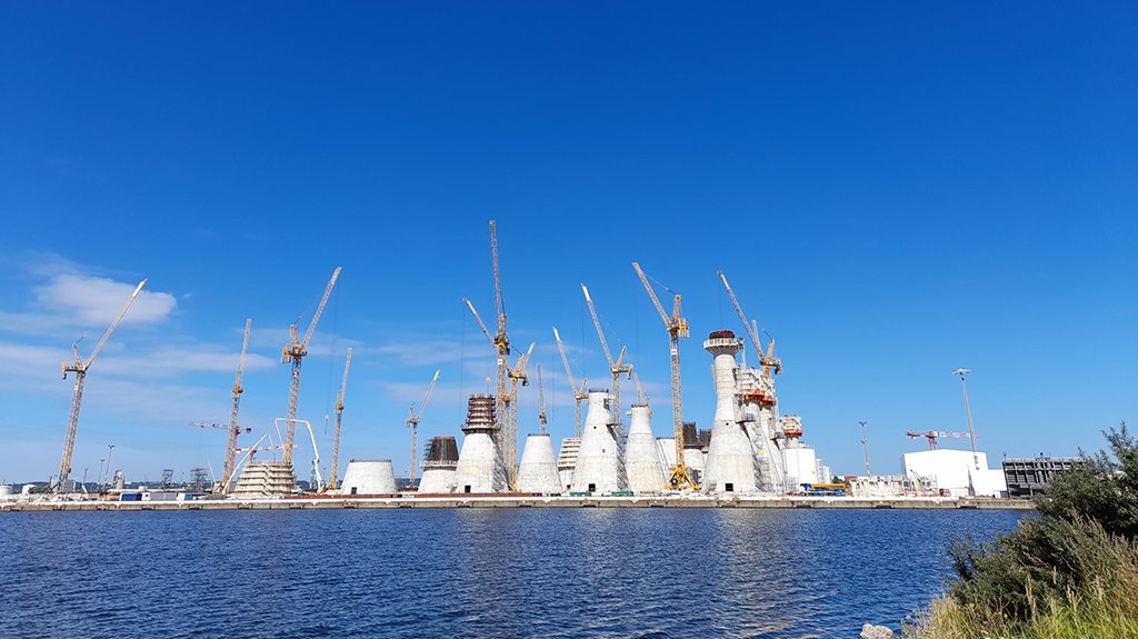 Bouygues_C's tweet photo. [ ⚡ Semaine spéciale #énergie] Les équipes de notre filiale Bouygues Travaux Publics réalise, en partenariat avec @SAIPEM_KSA et @BoskalisNL, les fondations des 71 éoliennes du futur parc @EolienMerFecamp pour @EDF_RE 👇 https://t.co/IYDi3ftLcM