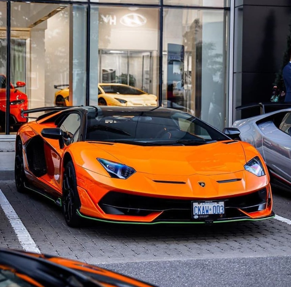 DailyLamboTM's tweet image. Orange SVJ 🍊