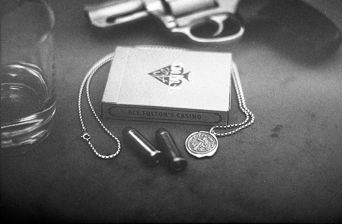 davidscottwills's tweet photo. Carpe Noctum. Ace Fulton’s Casino

#acefultonscasino #filmnoir #kodak400tx #kodak400trix #filmnoirphotography #blackandwhitephotography #bnwmood #bnwphotography #magicphotography #grainisgood #shootfilm #filmisnotdead #cardistry #playingcards #photographyislife https://t.co/5DR8wIqVrM
