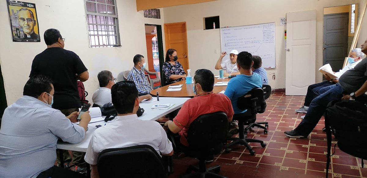 AyalaFrankSv's tweet photo. #EnDesarrollo en reunión ampliada analizando la coyuntura nacional y los problemas que enfrentan los diferentes Sindicatos de las federaciones #FESIPAES, #USTRASPES, #UNEP Y #FUES.
Construimos propuestas para generar cambios en favor del pueblo y los trabajadores. https://t.co/JDVFxKXg29