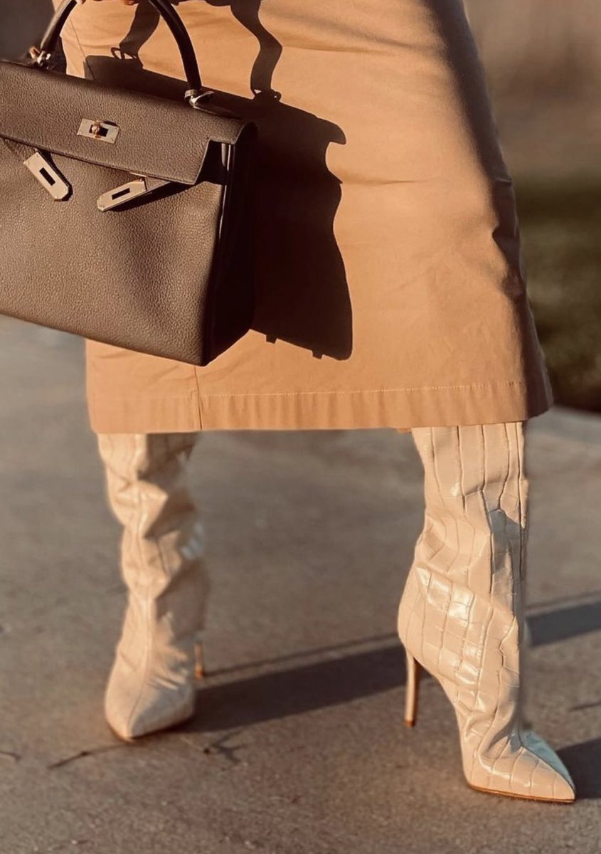 BCLONA's tweet photo. Hermes Kelly bag sweater dress and boots for a complete fall look https://t.co/hvA57ySVyt 🤎🍂🍁🌰 look of the day in Laguna Beach  #fallsweater #fallneutrals #fallwhiteboots #falllooks #falloutfitinspo #ocfashionblogger #mamafashionista #kellyhermesbag #fallphotography https://t.co/2pfx1R0DDC