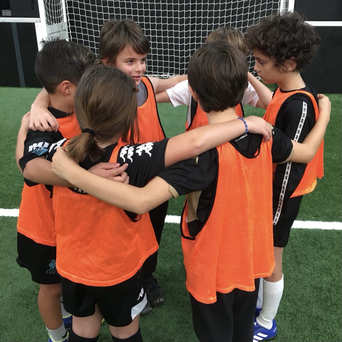 SCOFootsal's tweet photo. #StageAngersSCO #J2 #TotalRégal
On finit toujours une journée de stage par des matchs ⚽️🔥🤙 ! https://t.co/wbPg9mKXvE