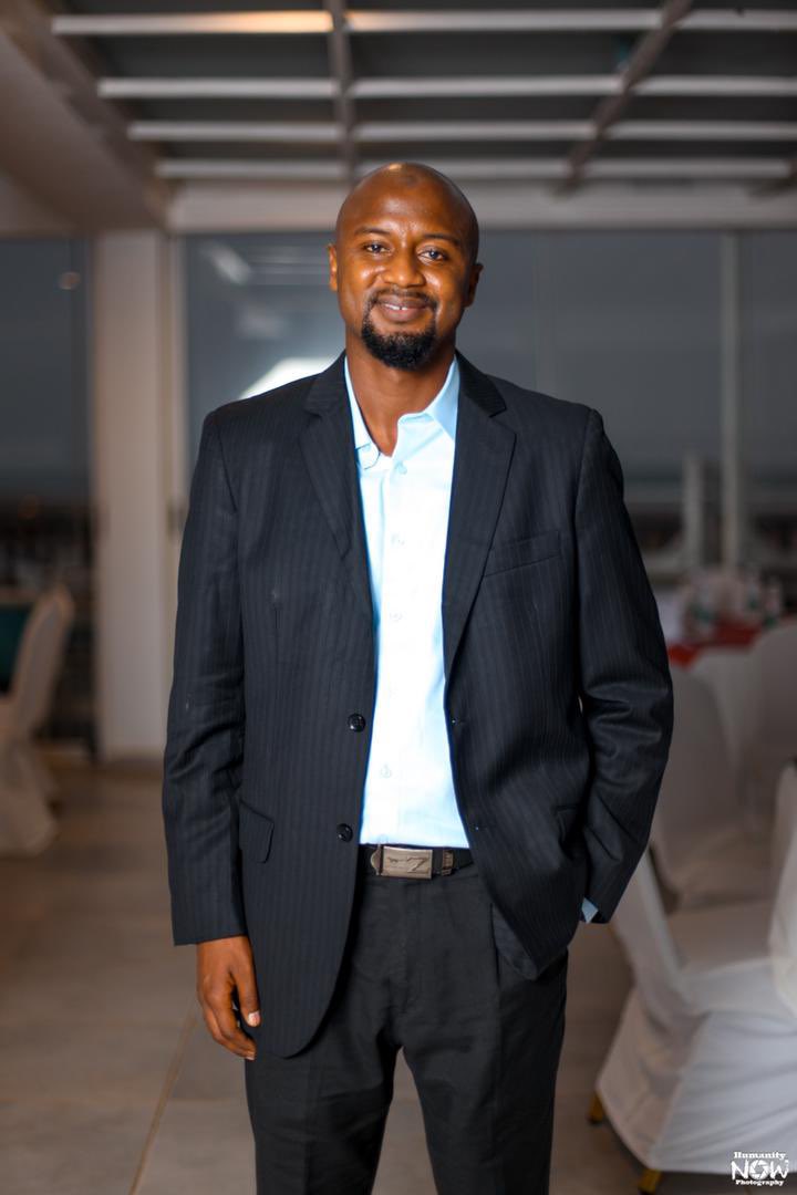 GARDPressCom's tweet photo. #AnotherHistoricMoment Dr Abdoulie Bah, our IPRO, becomes the first home trained Resident Surgeon from The Gambia Postgraduate Program to become a Member of the @_WACS_Surgeons. We celebrate this brilliant achievement and wish him the best.

@MohGambia @efsthsurgery https://t.co/pGBJ0g53Fp