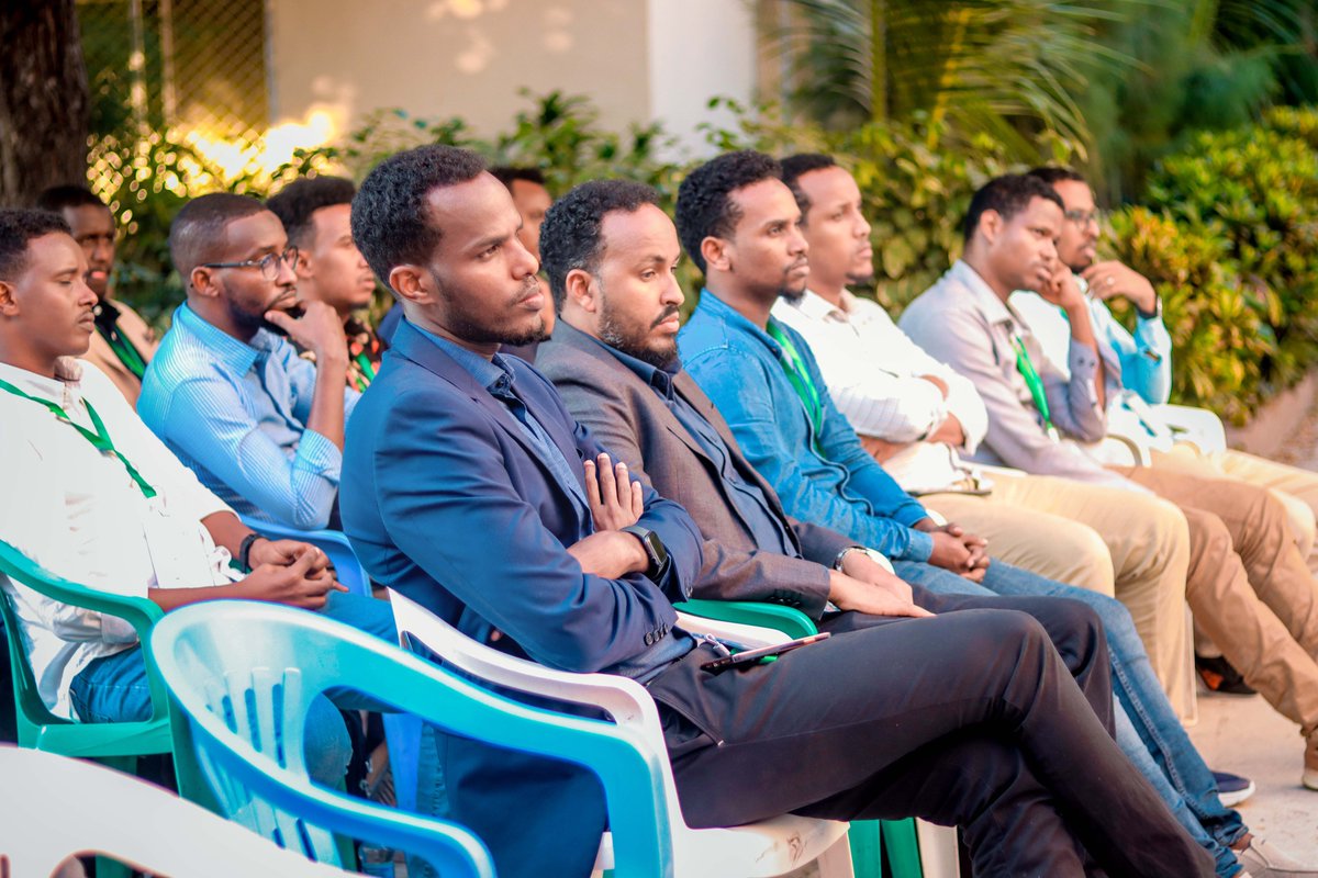JamhuriyaUniv's tweet photo. Waxaa si wanaagsan ku soo idlaaday Workshop-ki ay qabanayeen Somali Network Operators Group oo ay sanadkaan martigelineysay jaamacadda Jamhuuriya, waxa uu ka dhacaayey Xarunta 2-aad (Campus 2) ee jaamacadda.
1/1 https://t.co/XGDPvaWOPu
