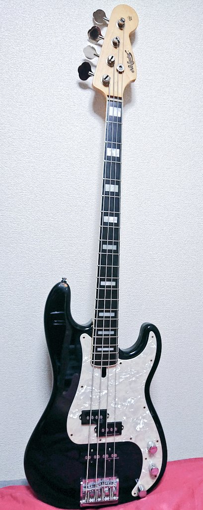 kazukiasano_TI's tweet photo. という事で、しばらくこのベースが相棒‼️
PJのブロックポジション、カッコいい😆
色々音作りも含めて勉強だー😤

#Navigator
#PJbass https://t.co/t9qbuTIeGJ