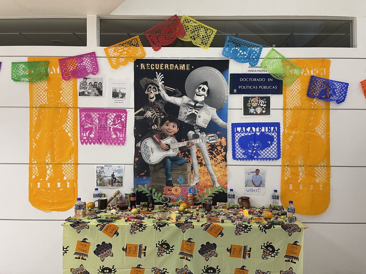 nahely_ortiz's tweet photo. Miren @DPP_CIDE @AedCide Luz ya puso la ofrenda en el piso -2 :) estamos todas y todos por ahí en las mini calaveritas. https://t.co/5w2qfGaNzY