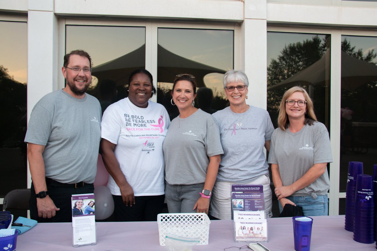VCOMCAROLINAS's tweet photo. VCOM-Carolinas student orgs  #SOIMA &amp; #AMWA and #Oncology Club held a Walk for Breast Cancer Awareness and candlelit vigil on Oct 22 to benefit Spartanburg Regional Foundations' Mammography Assistance Fund. #choosedo #theresonlyonespartanburg #vcomcc @AOAforDOs @AACOMmunities https://t.co/NGKB55APZS