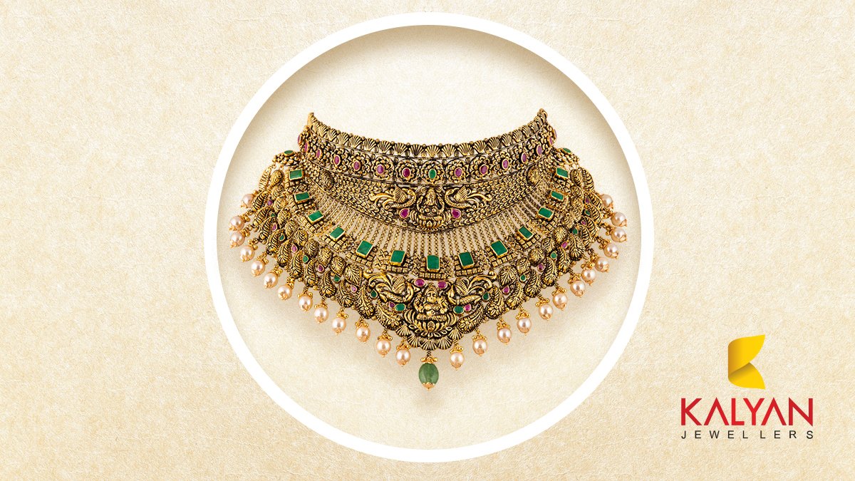 KalyanJewellers's tweet photo. Seeking inspiration from heritage designs, divine motifs & contemporary aesthetics, this magnificent ‘Vedha’ neckpiece is an ethereal masterpiece, studded with the most exquisite precious stones.
#VedhaCollection #DiwaliwithKalyanJewellers https://t.co/2YjdVXN7OR