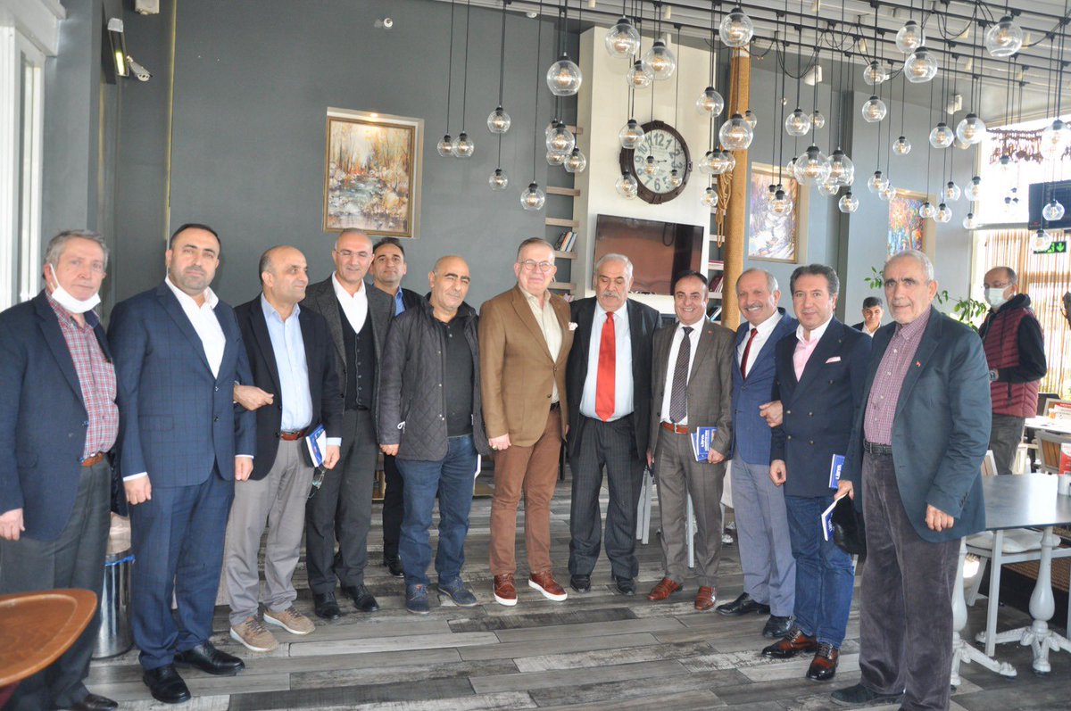 🔴 Cihat Yaycı fahri bir Erzurum’lu olarak Erzurumlu hemşehrilerinden oluşan Palez (Palandöken Ekonomi Zirvesi) grubu ile bugün kahvaltılı bir sohbet toplantısında buluşmuştur.
Palez’e çok teşekkür ederiz.
