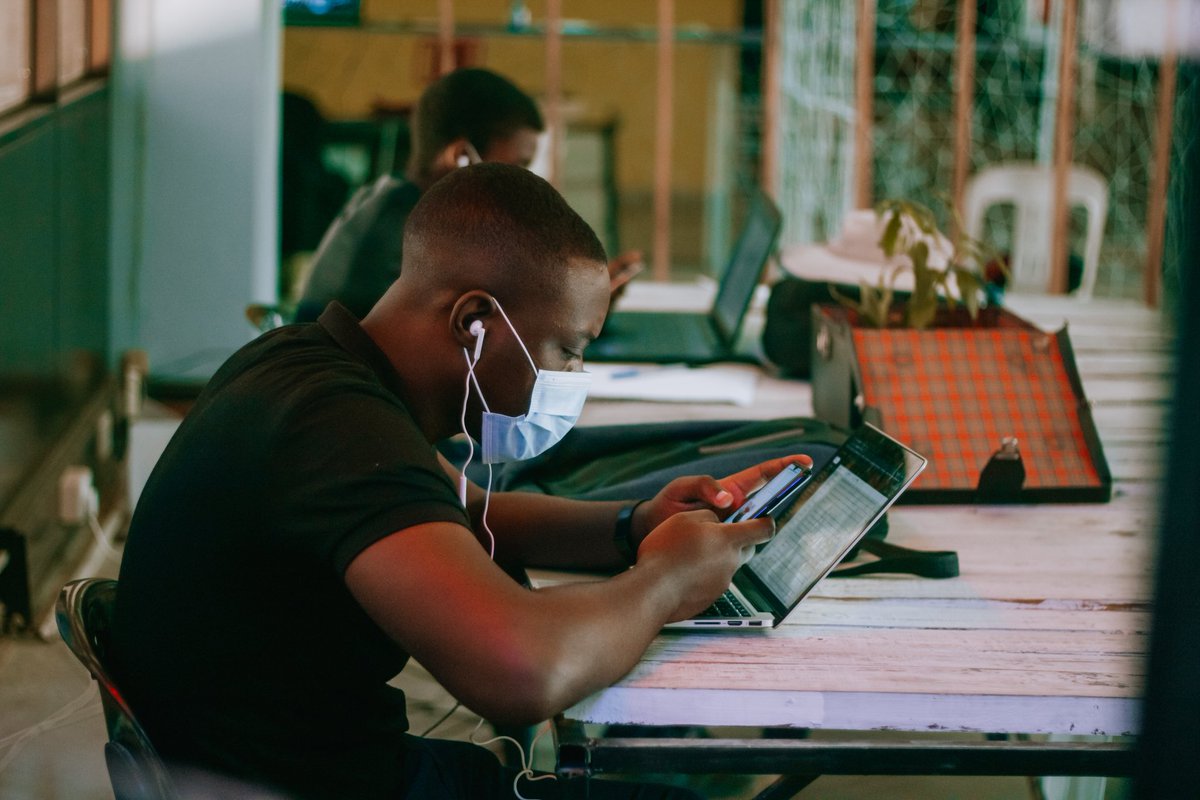 AfrotopiaZw's tweet image. Are you looking for a coworking space in Harare? Afrotopia is the place to be. Choose your ideal spot and for as little as USD 2 Up to USD 100 🇿🇼 🤌🏽 📍 🚨
#CreativeSafeSpace #CreativeWorkPlace #Btc #b2c #Coworking #Coworkingspace #Harare #CreativePhotoShoot #redmarketsunday