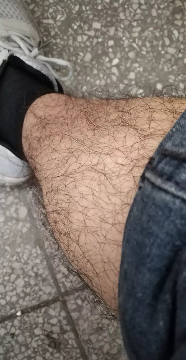 hzfootmaster's tweet photo. 跑完步，露一下腿😜 https://t.co/nb7ttwl85f