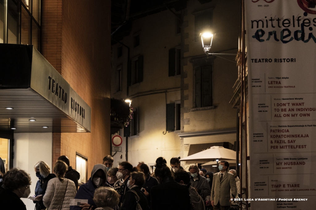 Mittelfest's tweet photo. Oggi più che mai serve la partecipazione di ognuno per mettere in moto nuovi progetti e percorsi culturali per tutti e per il futuro di ognuno.
Sostieni la cultura, l’arte e gli artisti. e accedi ad un credito di imposta grazie a #ArtBonusFVG: https://t.co/yAl7UaqUUQ https://t.co/0CWO7v5NYZ