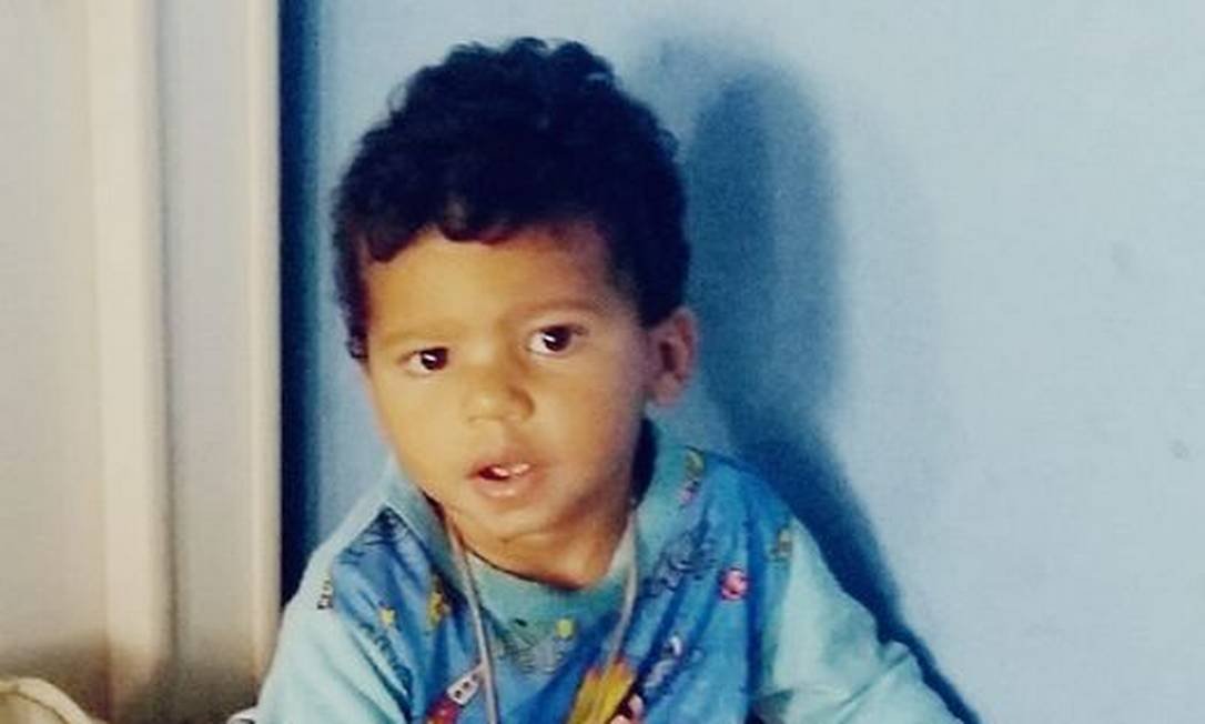 BigDuda's tweet photo. Mário Neto Ferreira Lourenço, 18 meses.
Morto, enquanto cortava o cabelo em um salão, ao meio-dia, em Mesquita-RJ.
Não é a bala que é perdida, é uma sociedade que normaliza a barbárie contra as crianças. https://t.co/i4uLx2610a