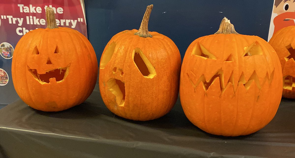 SCAStingrays's tweet photo. Some scary Jack-o-Lanterns 🎃 from our creative Ss. #CestlHalloween @NLESDCA https://t.co/fgrWNeWR9n