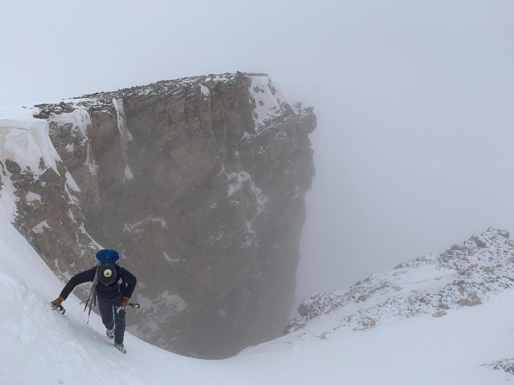 La FEEC prepara la temporada hivernal amb quatre webinars de seguretat a la muntanya ❄️🏔️

📆 Del 2 al 5 de novembre
⏱️ 19h (en directe)

📺 Fem la muntanya més segura  

➕ INFO ➡️bit.ly/3BgiaDl

#sentlamuntanya #sommuntanya #muntanyasegura