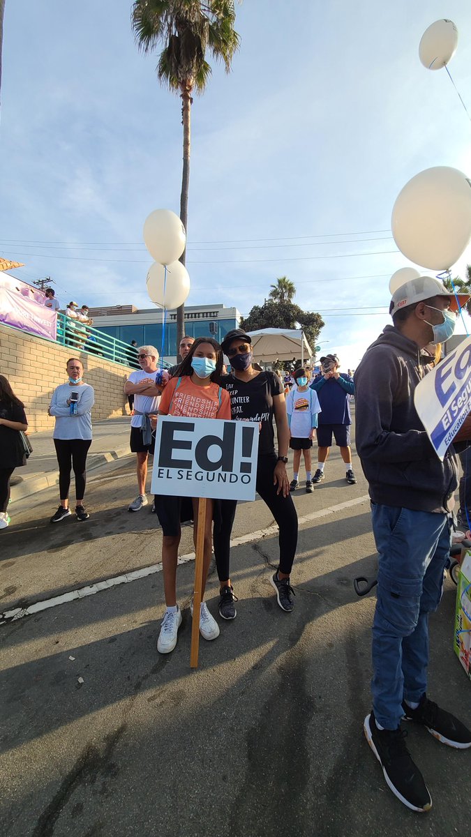 ElSegundoEdFnd's tweet photo. Thank you for the successful Skechers Friendship Walk! It was a wonderful event and we greatly appreciate the support from the entire #ESUSD community. Looking forward to sharing what we are awarded in the new year. #elsegundo #esedf #skechersfriendshipwalk https://t.co/tY5TtjZp7g