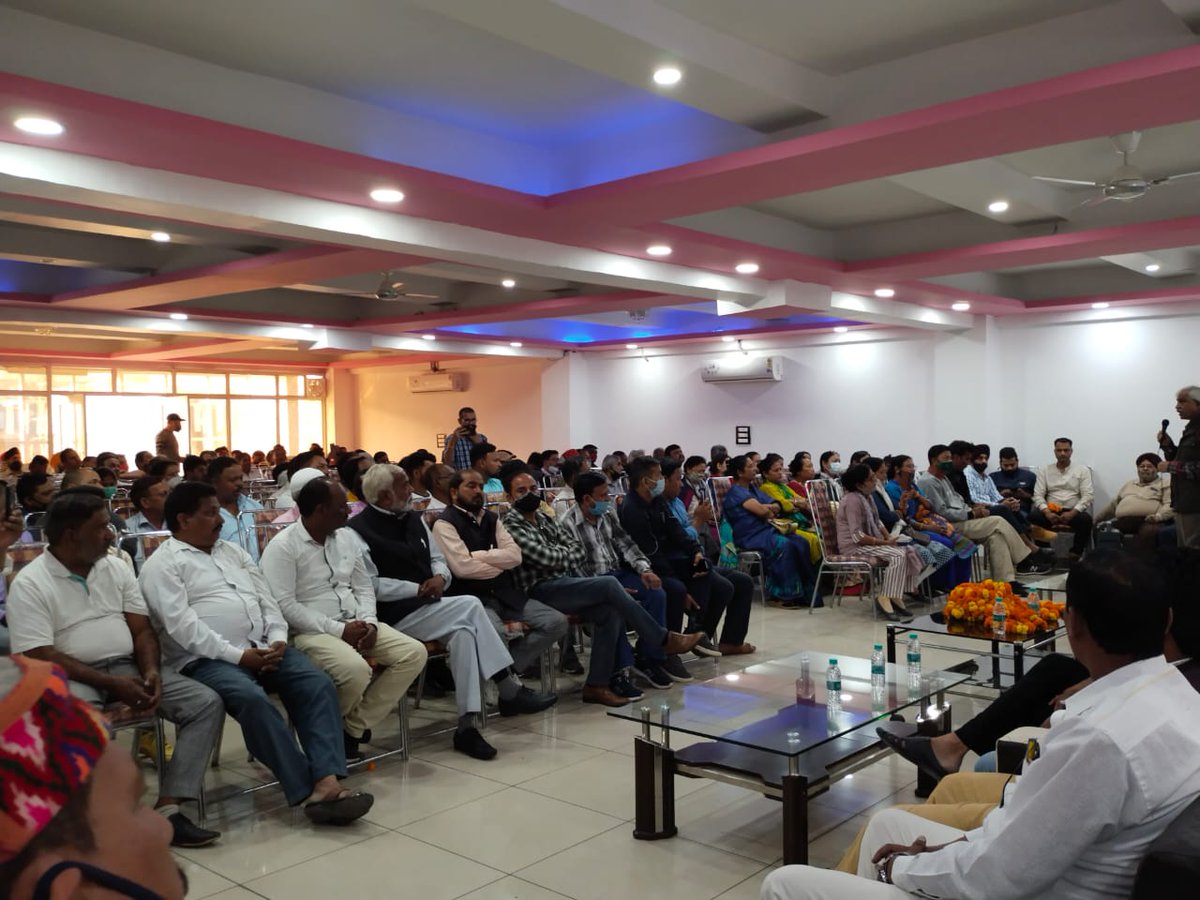 DINESHAGARWAAL's tweet photo. #मेरा_कार्यकर्ता_मेरा_अभिमान
आज धर्मपुर विधानसभा के कांग्रेस परिवार पदाधिकारीगण, पार्षदगण, पूर्व पार्षद प्रत्याशी, पूर्व प्रधान, ब्लॉक अध्यक्ष, वार्ड अध्यक्ष, बूथ अध्यक्ष, सम्मानित मातृशक्ति और सम्मानित कार्यकर्ताओं ने कांग्रेस को मजबूत करने का  संकल्प लिया। #लडेंगें_जीतेंगें https://t.co/n41hEq9dPp