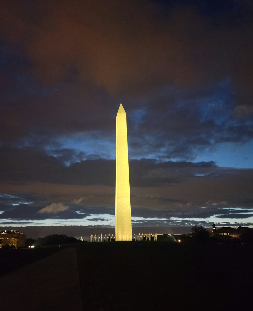 WhiteHouseGarde's tweet photo. @marthaswilson @capitalweather Beautiful sunrise today https://t.co/eTzAxXyoHF
