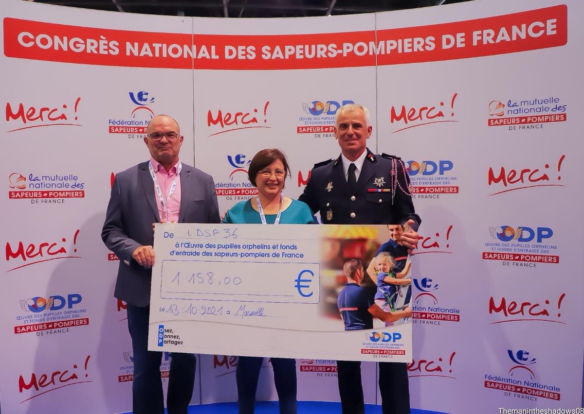DionSeverine's tweet photo. Remise officielle par #UDSP36 du chèque à l odp regroupant les dons reçus lors de la semaine spéciale odp organisée par #Domitys et les dons reçus lors des obsèques #sapeurspompiers36 de notre collègue michel en milieu d année.
Merci pour l #odp «ensemble on va plus loin » https://t.co/cxbJKXMySU