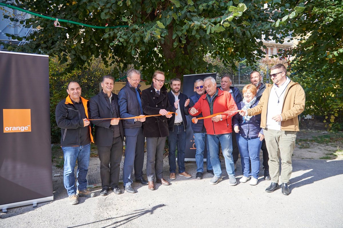 FranckLavagna's tweet photo. Tempête #Alex 1 an après

@OrangePACA toujours mobilise avec les services de la #villedetende @AlpesMaritimes pour moderniser et pèrenniser  le  nouveau noeud internet Haut débit
 ✨ 94 %  des habitants éligibles à plus de 8 mega https://t.co/0vs8w3VBae