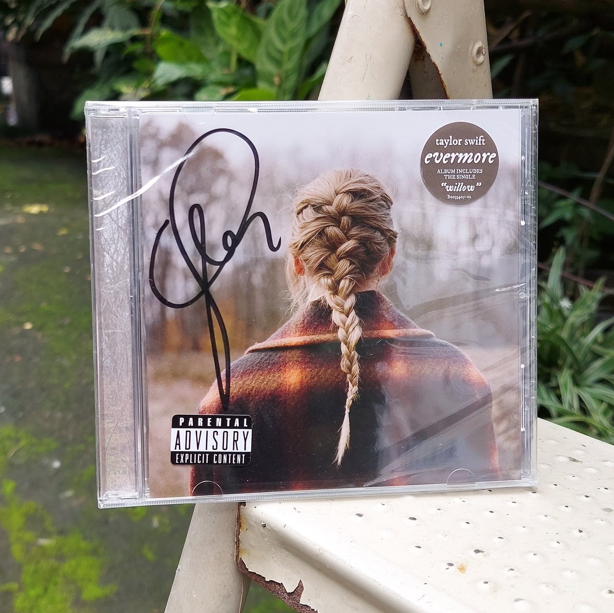 reeubaldo13's tweet photo. Sharing my @taylorswift13 signed cd collections so far 🥺 I just got the #FearlessTaylorsVersion signed cd today 💛 I can't wait for #RedTaylorsVersion ✨♥️ https://t.co/27bnuKstbm