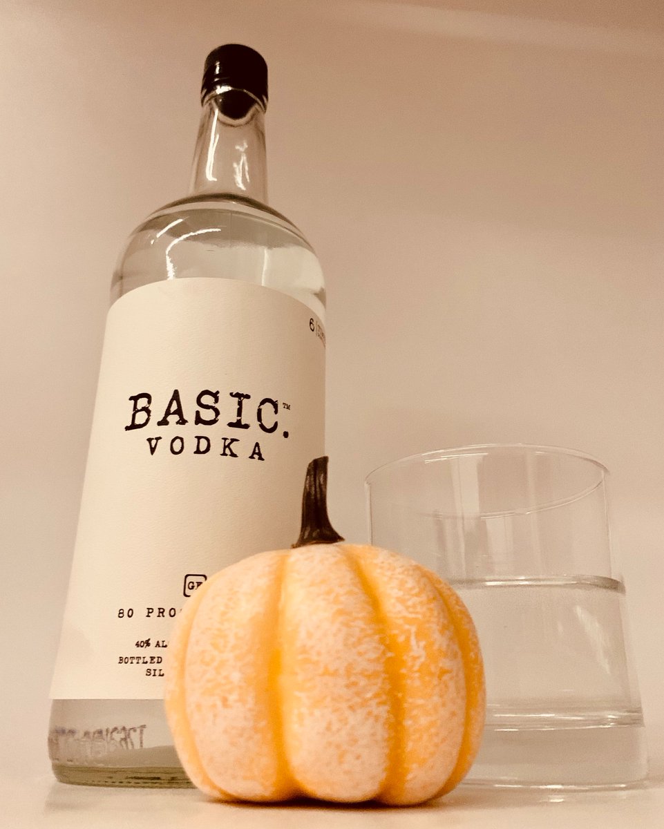 drink_basic's tweet image. Enjoy something basic for #NationalPumpkinDay