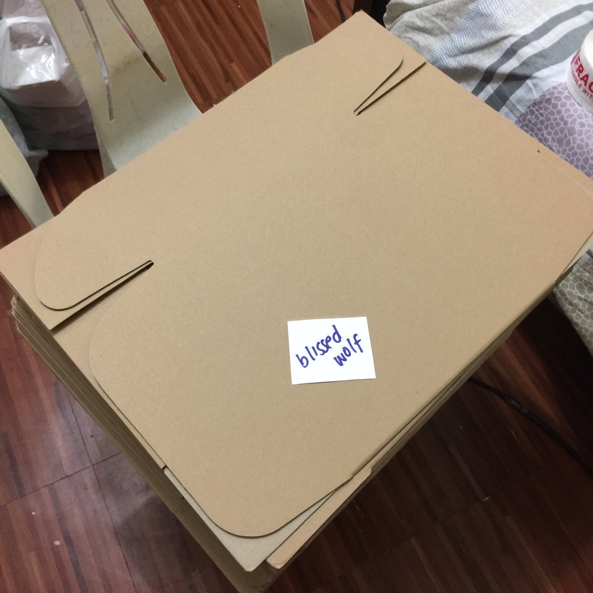denahceah's tweet photo. ꒰  corrugatex box!  ꒱ || #blissedwolfonhand

𓂋 25x25x10cm :
— 10pcs nalang avail
— sakto sa isang set ng b:c or b:do albums
— ₱25ea

rfs : wala nang ilalagay na album, need funds for refund 
mop : gcash
mod : mas better if sdd lang https://t.co/ntcRRzIhcL