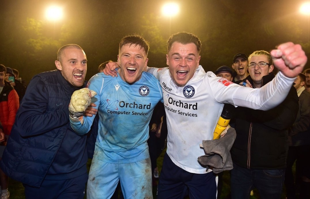 YateTownFC's tweet photo. 𝐅𝐨𝐨𝐭𝐛𝐚𝐥𝐥 𝐰𝐢𝐭𝐡𝐨𝐮𝐭 𝐭𝐡𝐞 𝐟𝐚𝐧𝐬 𝐢𝐬 𝐧𝐨𝐭𝐡𝐢𝐧𝐠.

𝐓𝐡𝐚𝐧𝐤 𝐲𝐨𝐮 𝐟𝐨𝐫 𝐲𝐨𝐮𝐫 𝐬𝐮𝐩𝐩𝐨𝐫𝐭 𝐭𝐨𝐧𝐢𝐠𝐡𝐭 #bluebells! https://t.co/0sMpjfhTYi