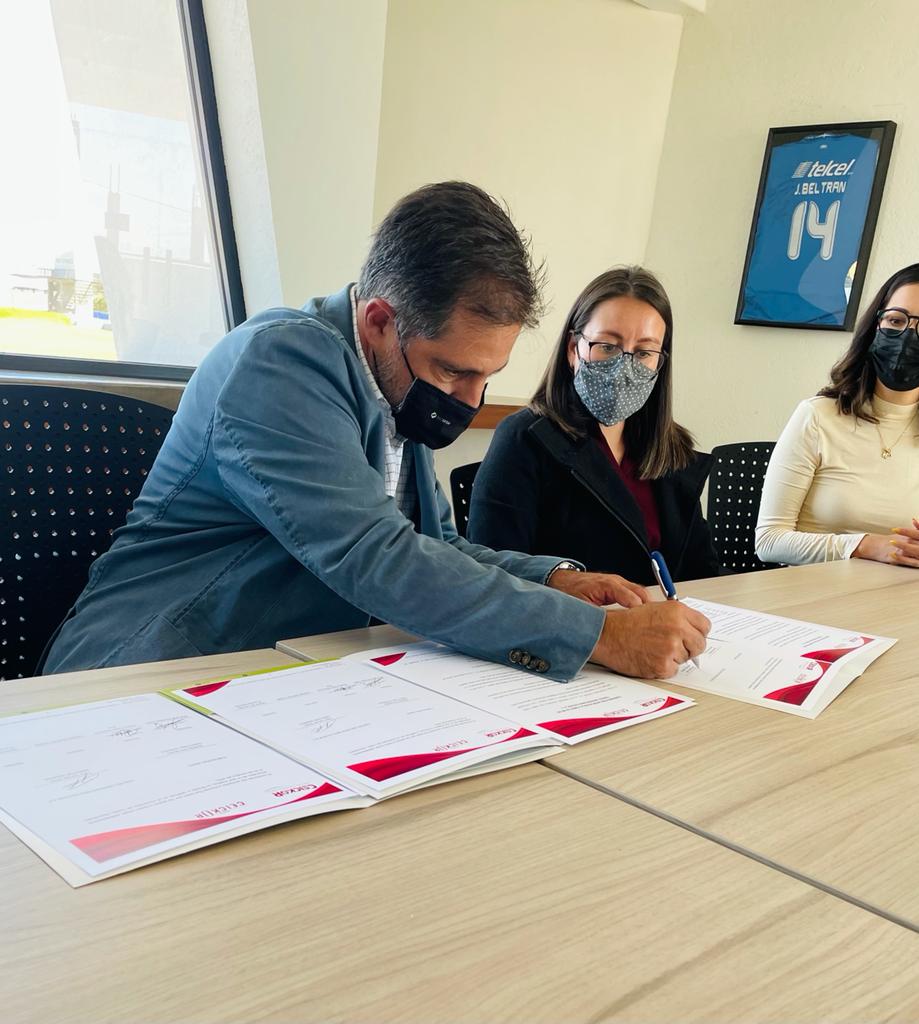 CEICKOR_ard's tweet photo. Convenio Fundación LAMAT- CEICKOR
Este tipo de alianzas permite que el proyecto no esté dirigido solo a algunos chicos, sino que esté abierto a muchas más personas y a muchas posibilidades de crecimiento.
#CultivandoPersonas #TransformamosVidas #PrepaCEICKOR
@capibeltran https://t.co/st6pjcDVD1