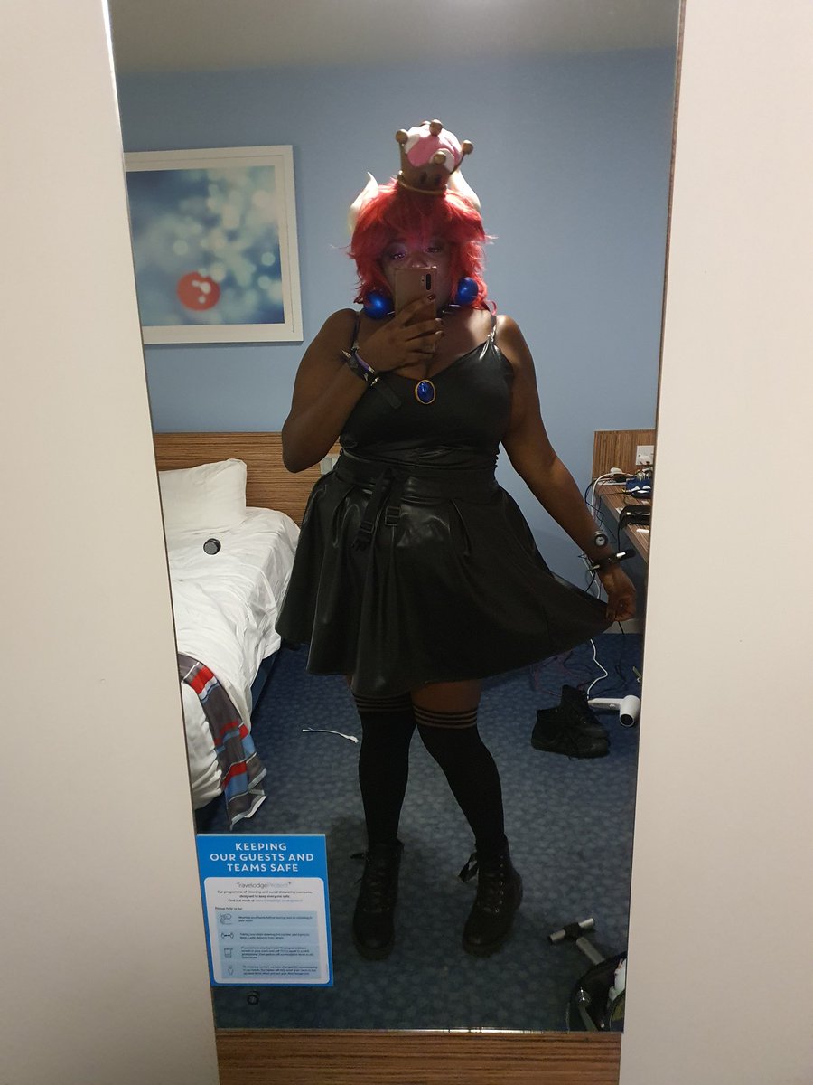 I went to my first convention in 2 years last weekend, MCM London Comic con!! 💖

I debuted my bowsette cosplay that i mostly made myself and Aqua from Konosuba 🔥💧

photo taken by Donald Manning
#bowsette #aqua #MCMComicCon