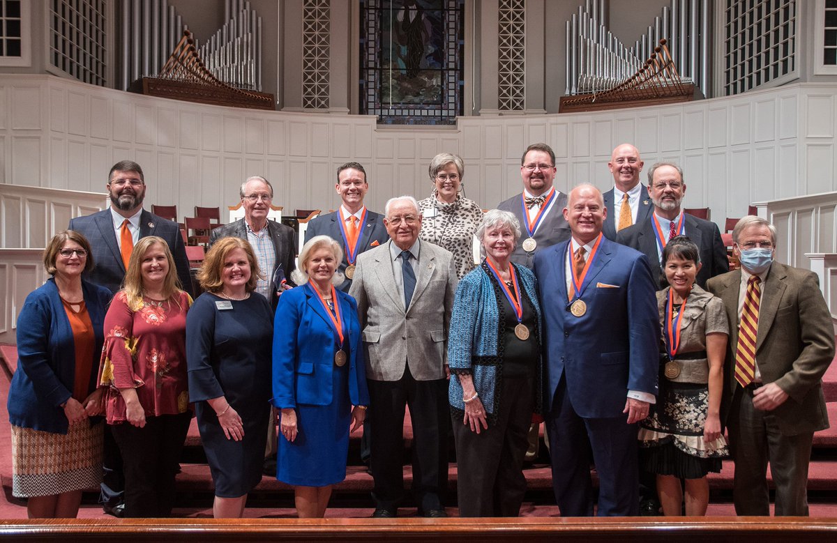 carson_newman_u's tweet photo. To help kickoff Homecoming week, we honored 13 special alumni today that have made significant contributions in their respective communities and throughout the world as servant leaders, innovators and Christ followers https://t.co/XnEdidSDOK https://t.co/PopciM5Wtr