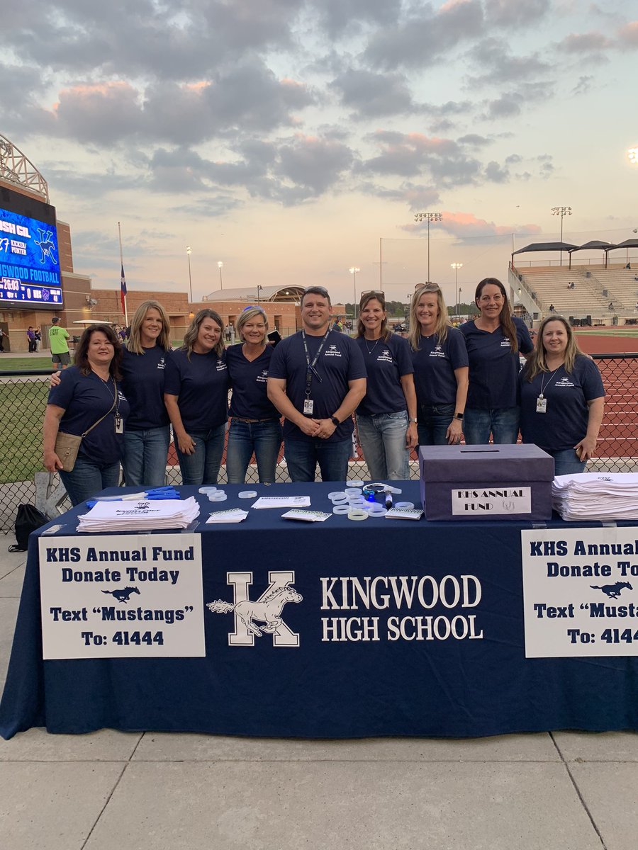 MrBradyFlores's tweet photo. @KHS_Annual_Fund supporting @HumbleISD_KHS at the @KHSMustangFBall Homecoming game. Lots of fun with this crew! Thank you, all, for the time well spent. This could not have happened without EACH one of you. #IntentionallyExceptional #TheKingwoodExperience #MustangPride https://t.co/K1vd5u42pb