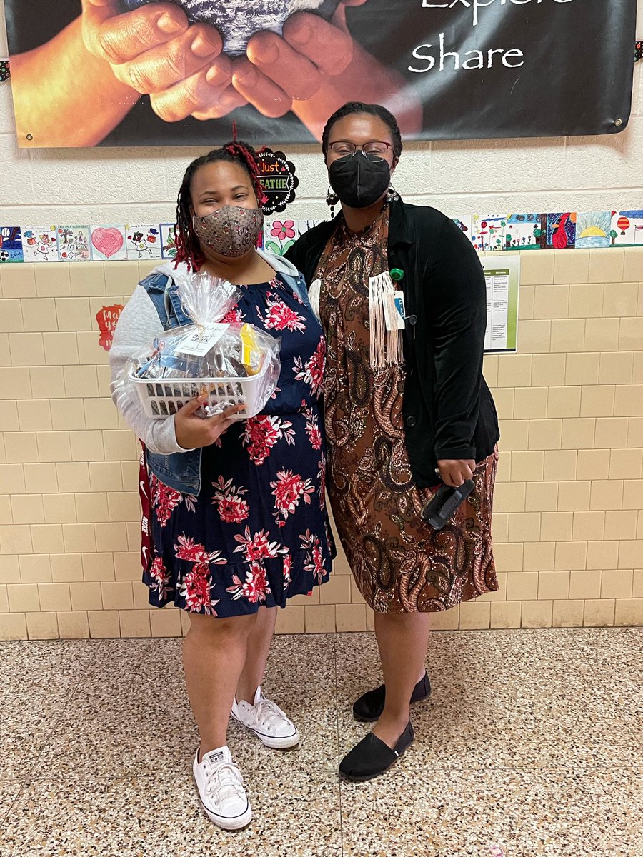 Sending love (and snacks!) to the special education team at <a href="/DeerParkNNPS/">Deer Park ES</a> from <a href="/StudentAdvNNPS/">NNPS Student Advancement</a>!