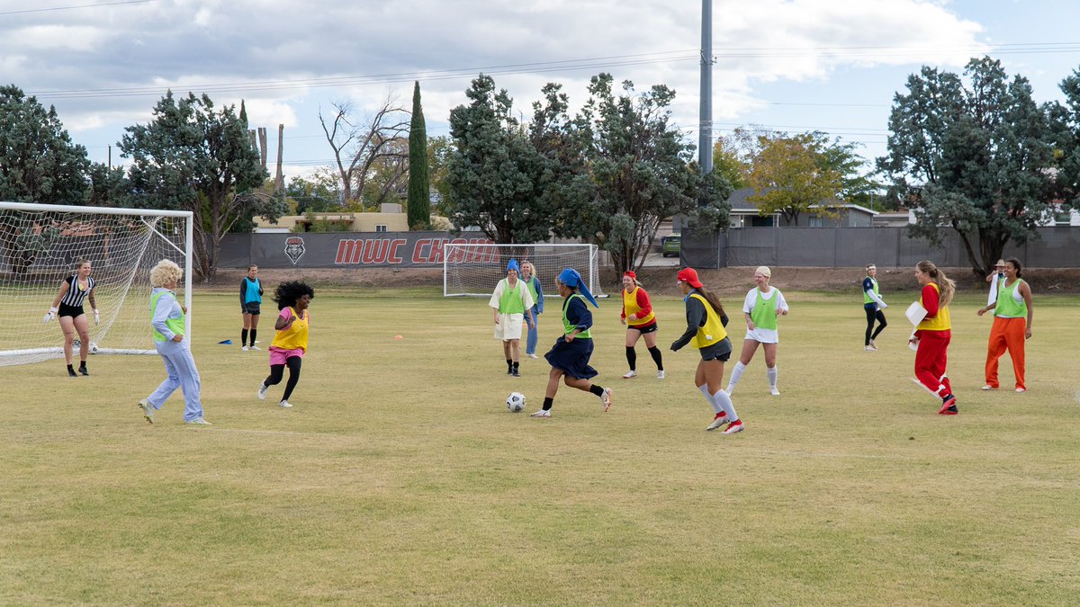 UNMLoboWSoccer's tweet photo. It was spooky at practice today with our annual Halloween practice 👻🎃👻🎃!

#GoLobos | #WeAreNM https://t.co/jxhdsFO763
