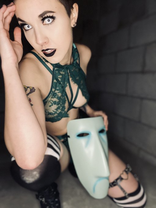 ask for me by name🛁 https://t.co/MYH5rDYS4G<a href="/tag/residentevil4"class="tags"><span>#residentevil4</span></a>